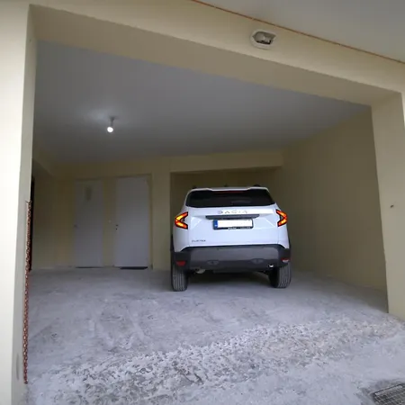 شقة Coconut Tree House With Port View