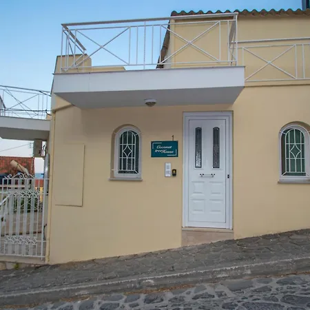 Διαμέρισμα Coconut Tree House With Port View *