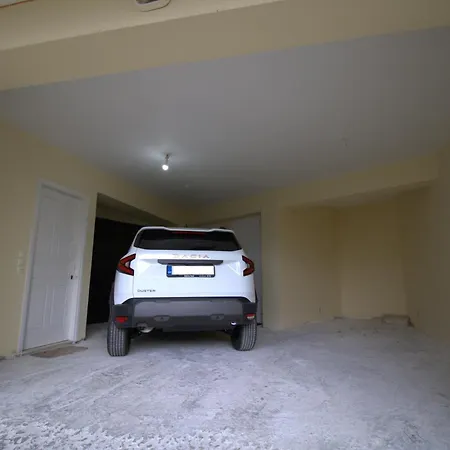 Coconut Tree House With Port View דירה