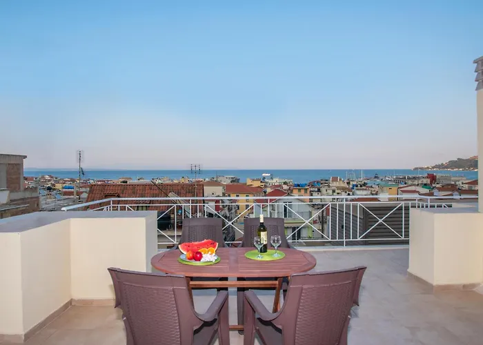 Coconut Tree House With Port View